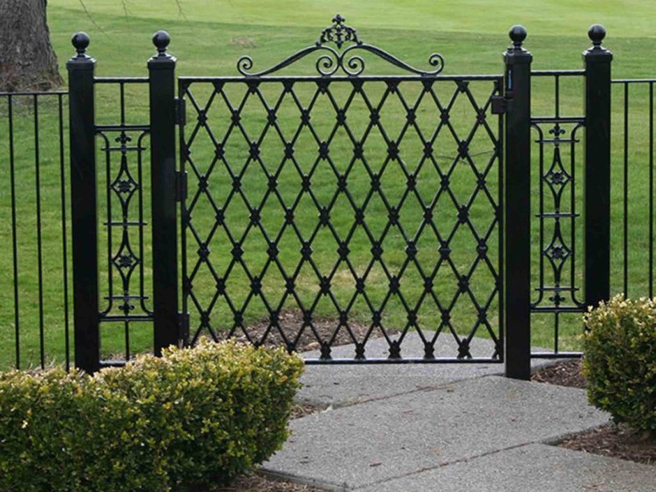 Красивый металлический забор