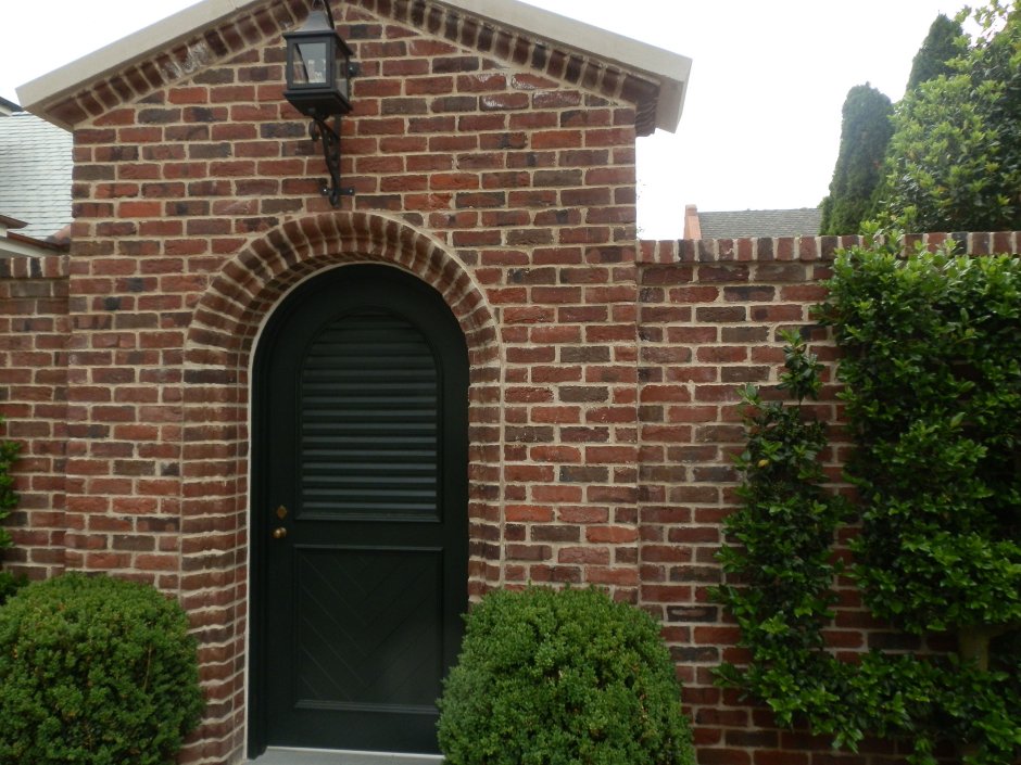 Кирпичный забор в английском стиле