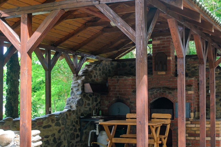 Беседки из дикого дерева