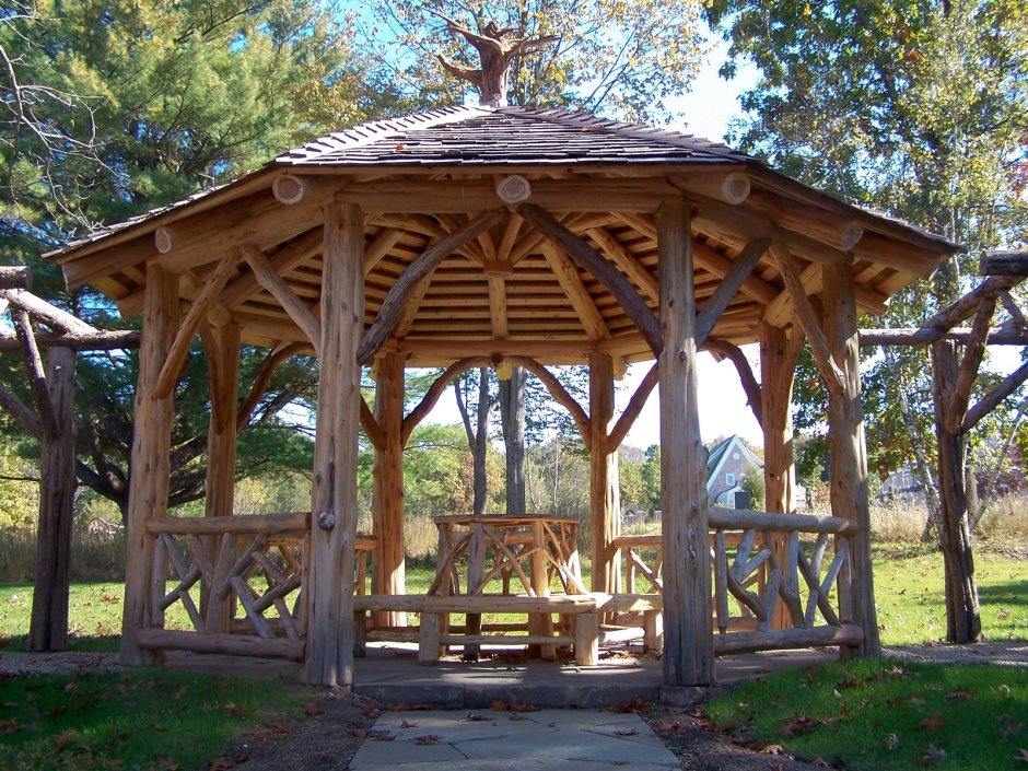 Стол из брашированного дерева