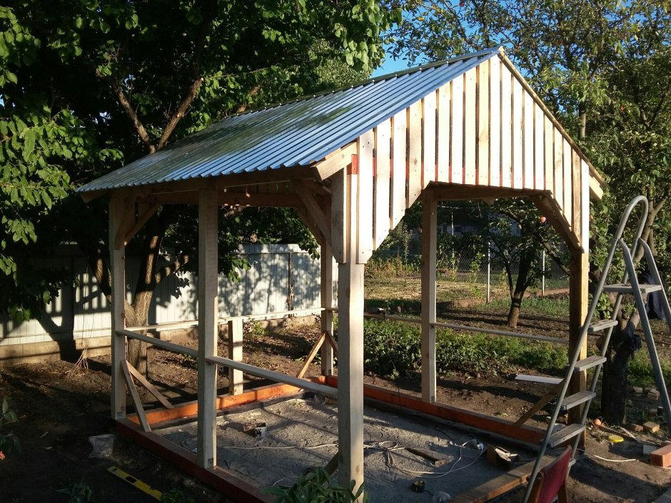 Беседка из жженого дерева