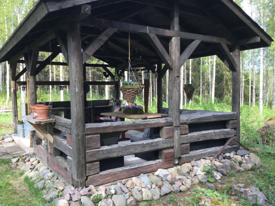 Беседка из коряг