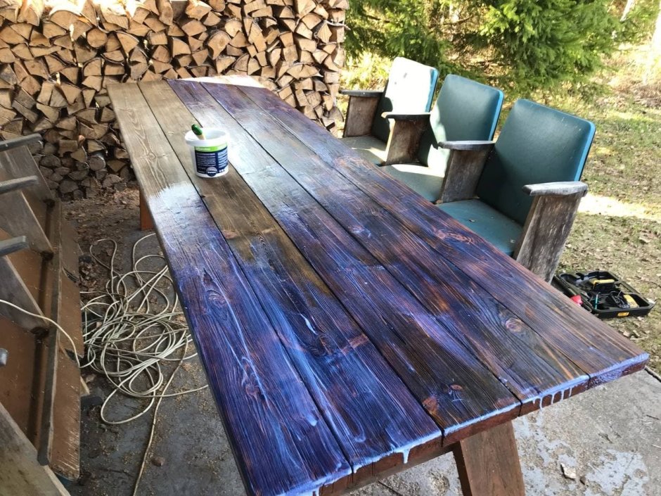 Стол деревянный обожженный