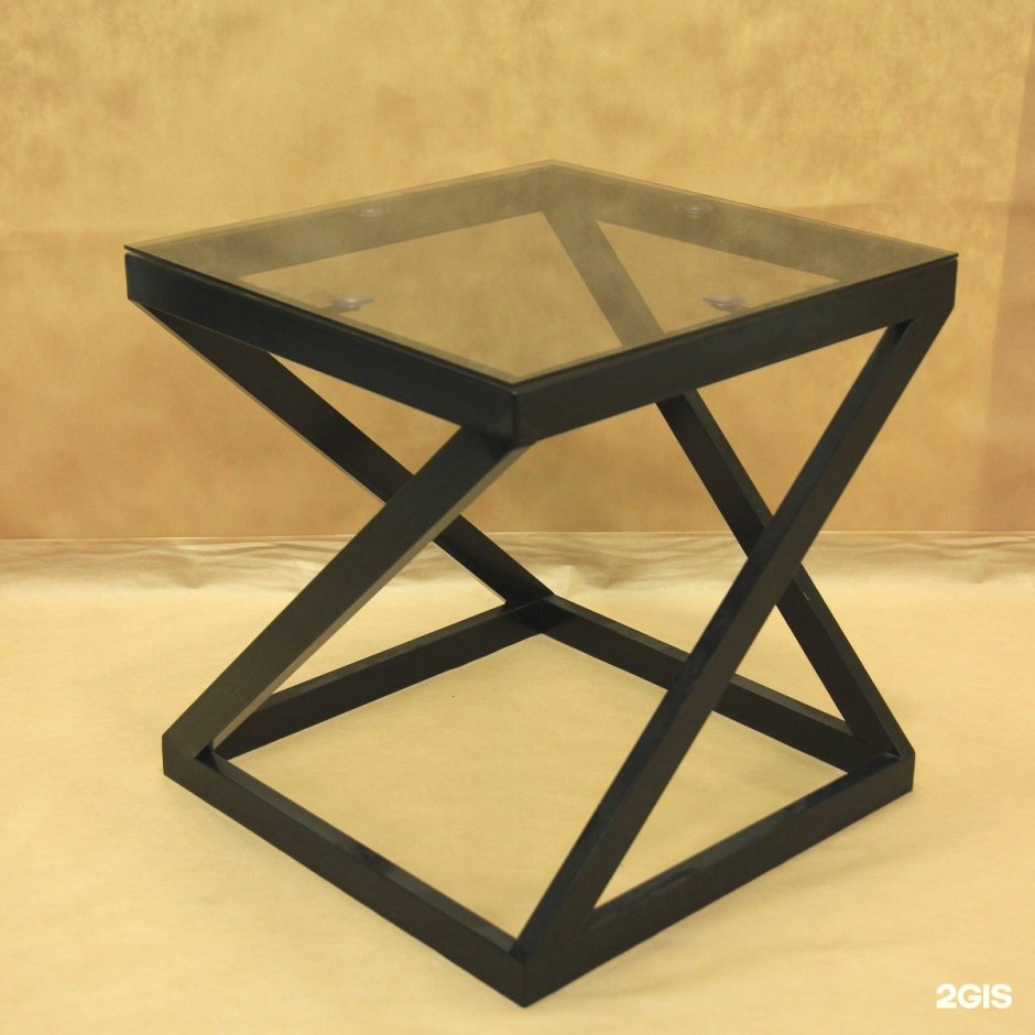 Журнальный столик на металлическом каркасе