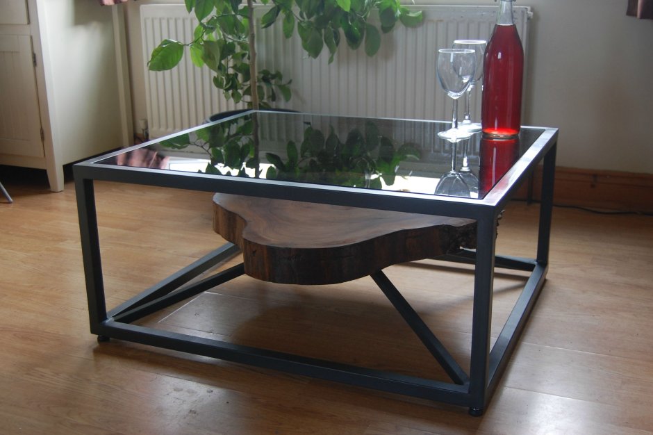 Необычные столы из металла