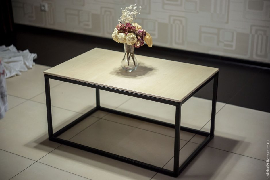 Стол из алюминиевого профиля