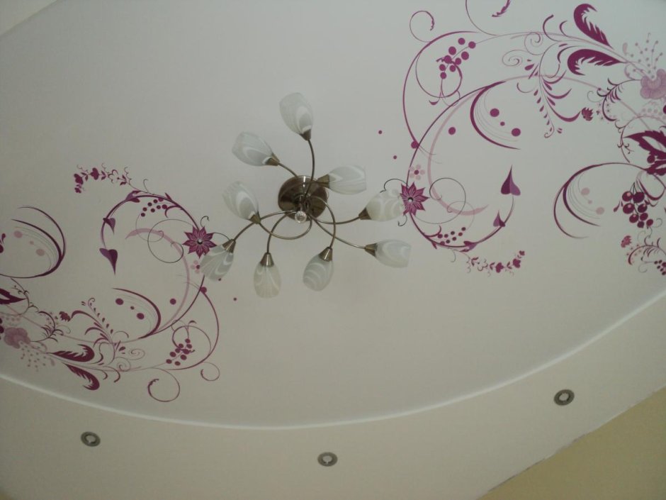 Натяжные потолки с узорами