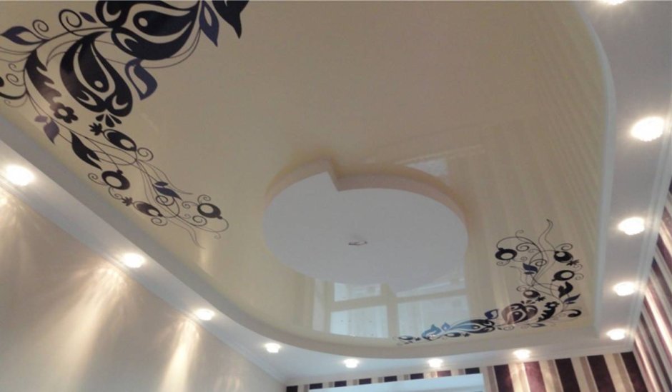 Натяжные потолки с орнаментом