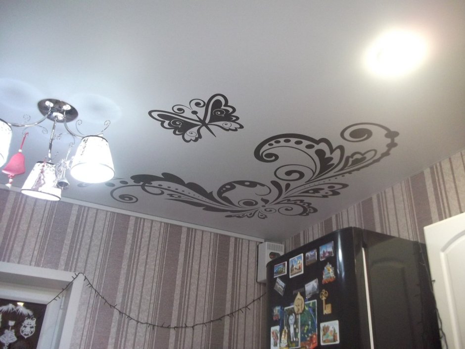 Фотопечать на потолке черно белая