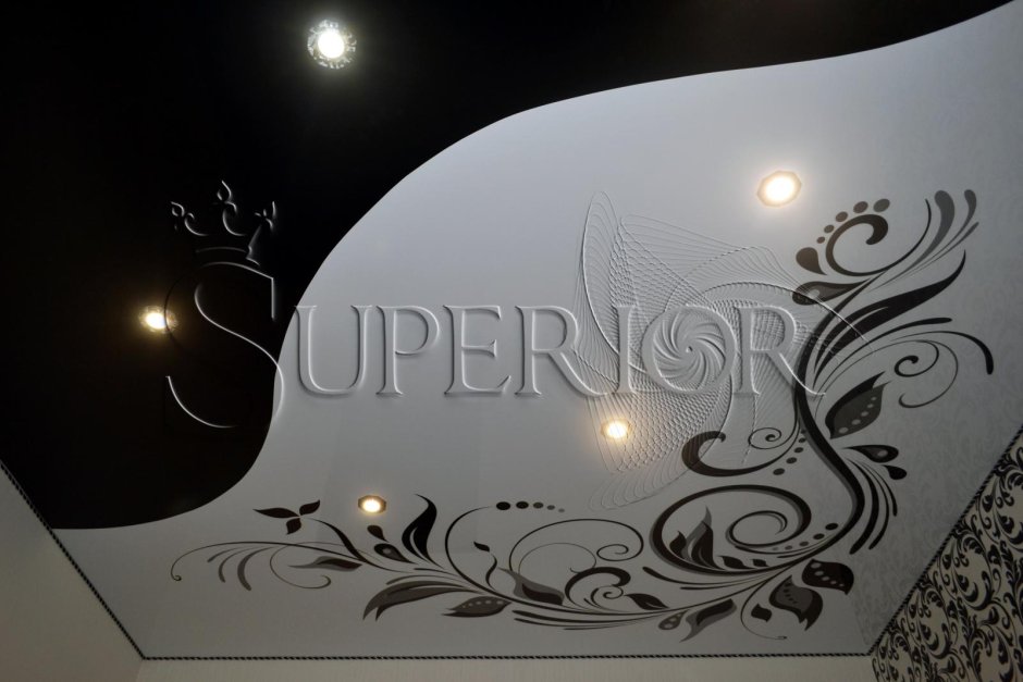 Черно белый рисунок на натяжном потолке