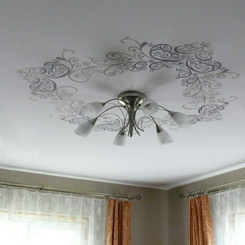 Натяжные потолки черные с узорами