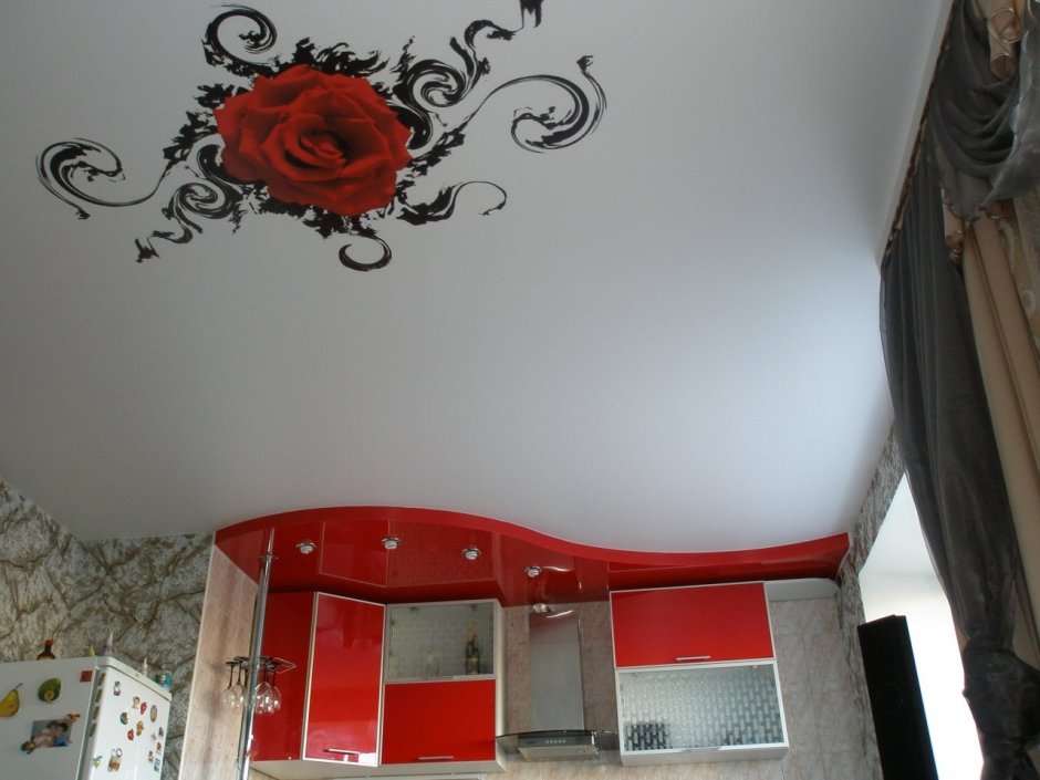 Матовый потолок с рисунком