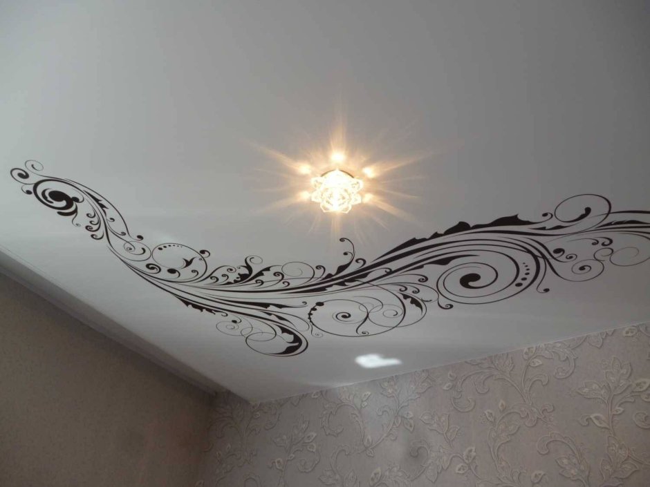 Натяжные потолки с фотопечатью с цветами