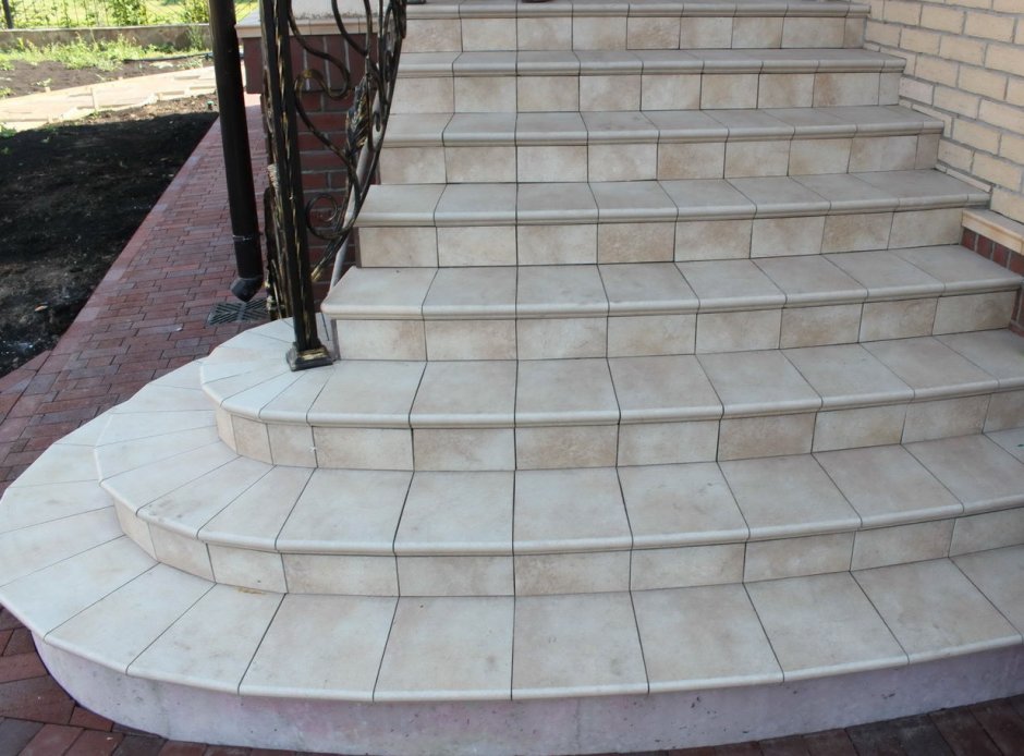 Плитка на крыльцо и ступени нескользкая