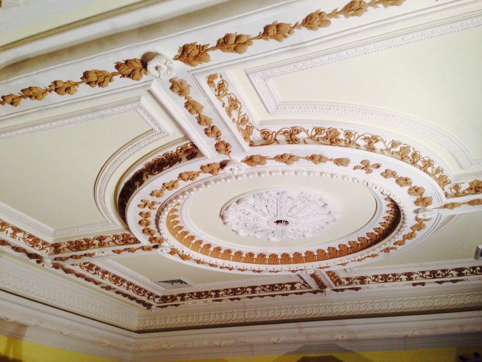 Фигурный потолок