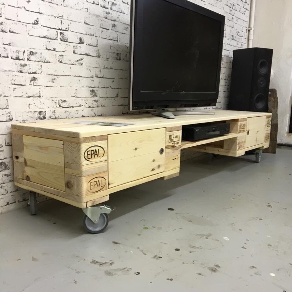 Тумба под телевизор из паллет