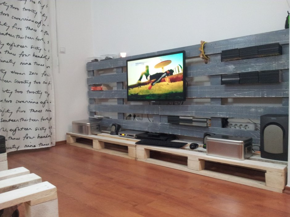 Тумба для телевизора из паллет