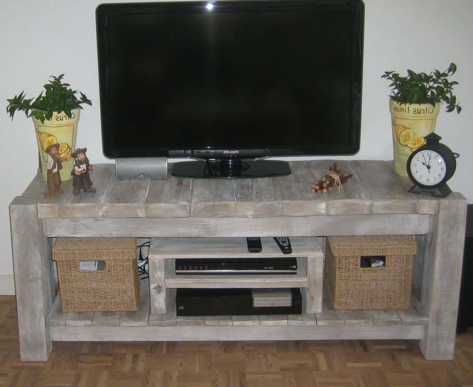 Тумба для телевизора из паллет