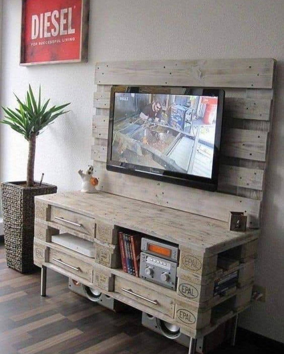 Подставка под телевизор из поддонов