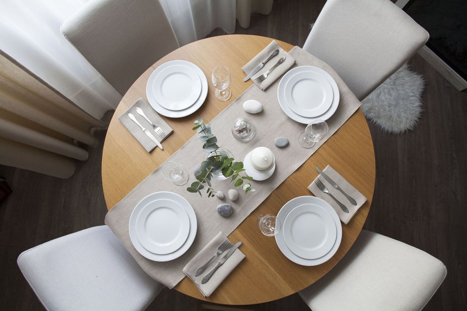 Сервировка круглого стола