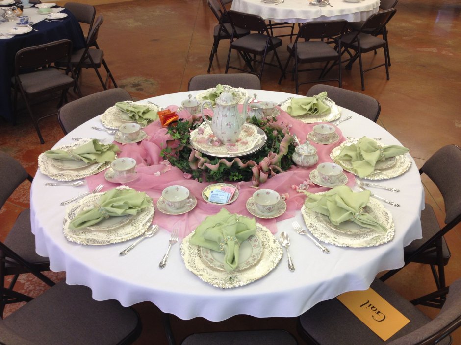 Сервировка обеденного стола