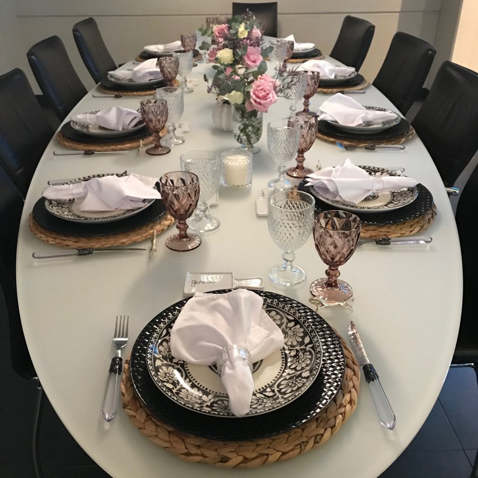 Сервировка круглого стола