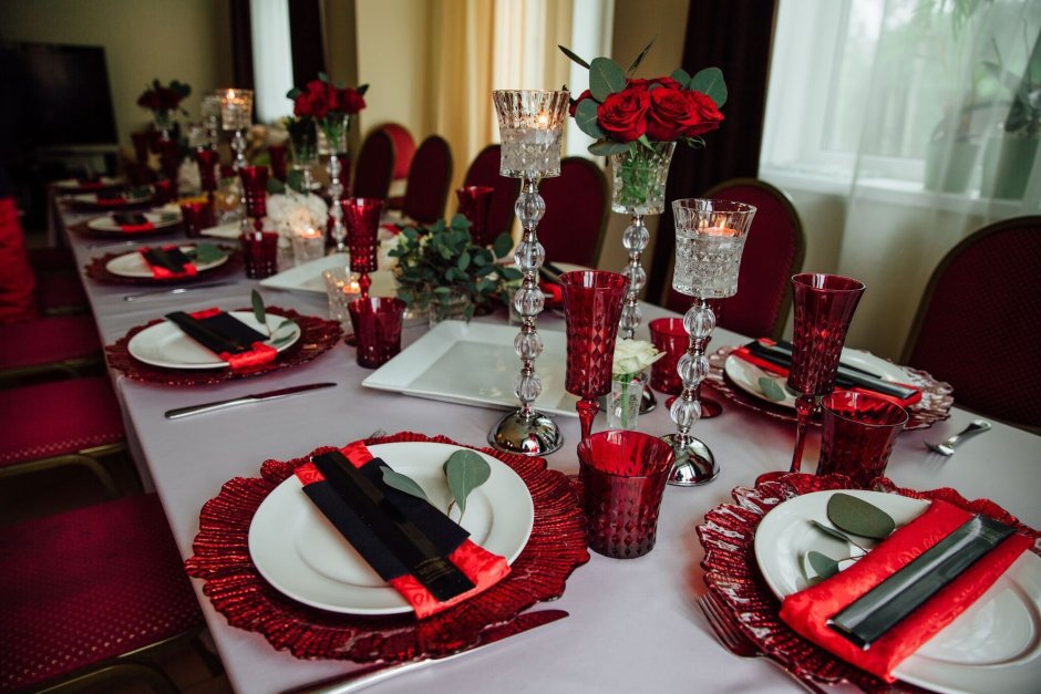 Сервировка праздничного стола в голубом цвете