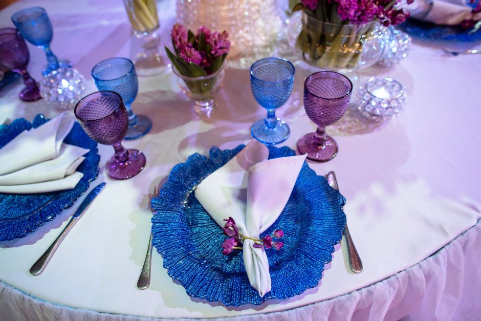 Сервировка новогодного столастола