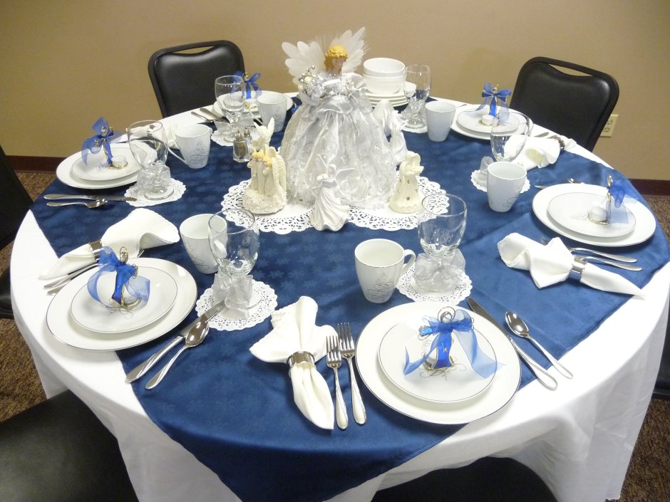 Сервировка стола цветное стекло