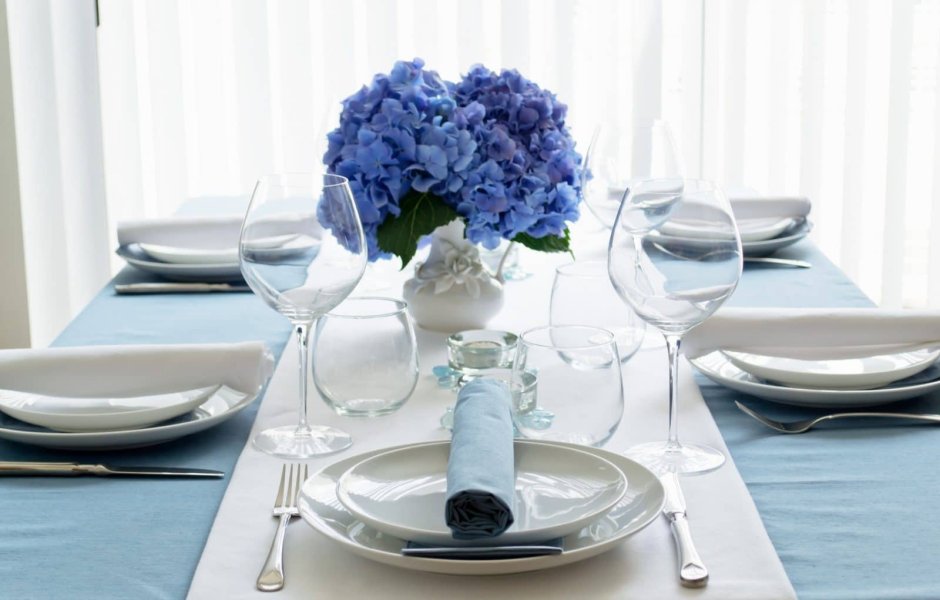 Красиво накрытый стол