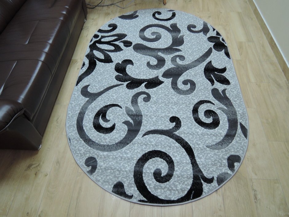 Овальный ковер с розочками на пол