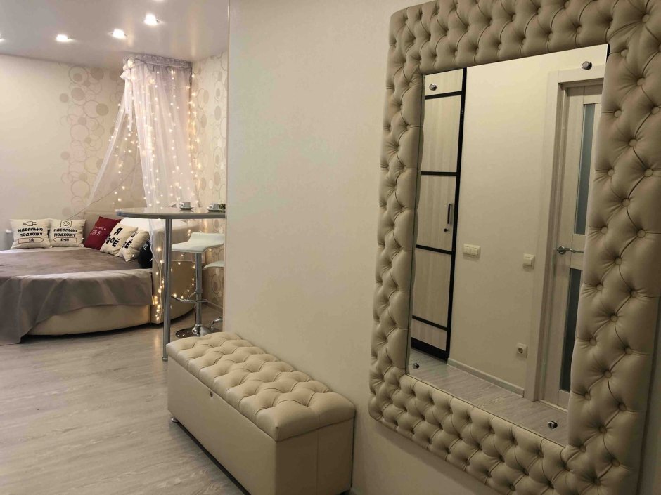 Зеркало в каретной стяжке