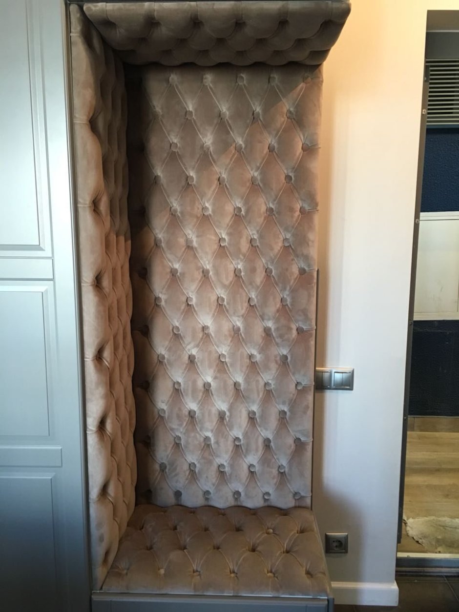 Прихожая с мягкой панелью