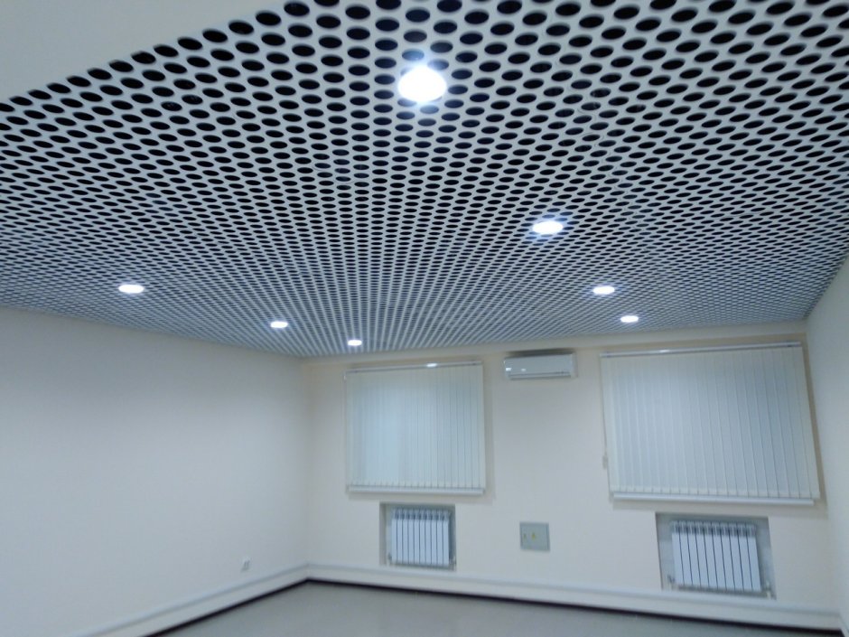 Подвесной перфорированный металлический потолок Албес