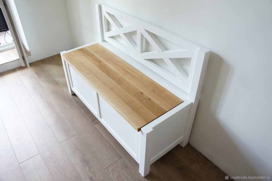 Деревянная скамья в прихожую