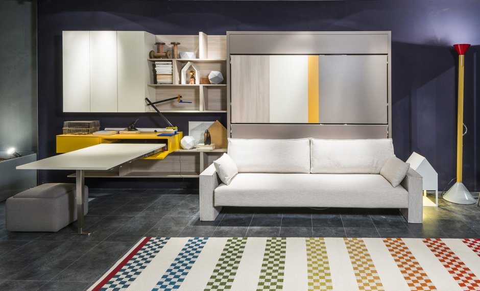 Диван со столиком