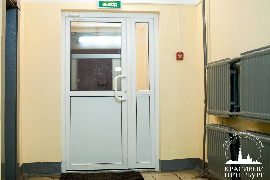 Пластиковая тамбурная дверь