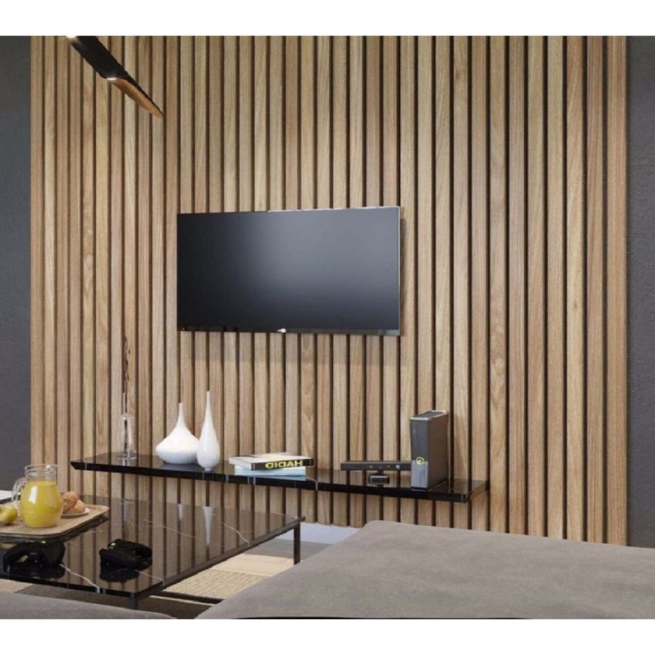 Гостиная с деревянными рейками