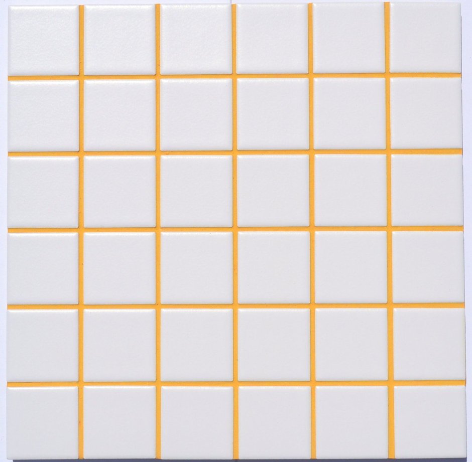 Белая плитка с желтой затиркой