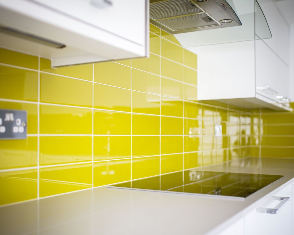 Желтая плитка для кухни
