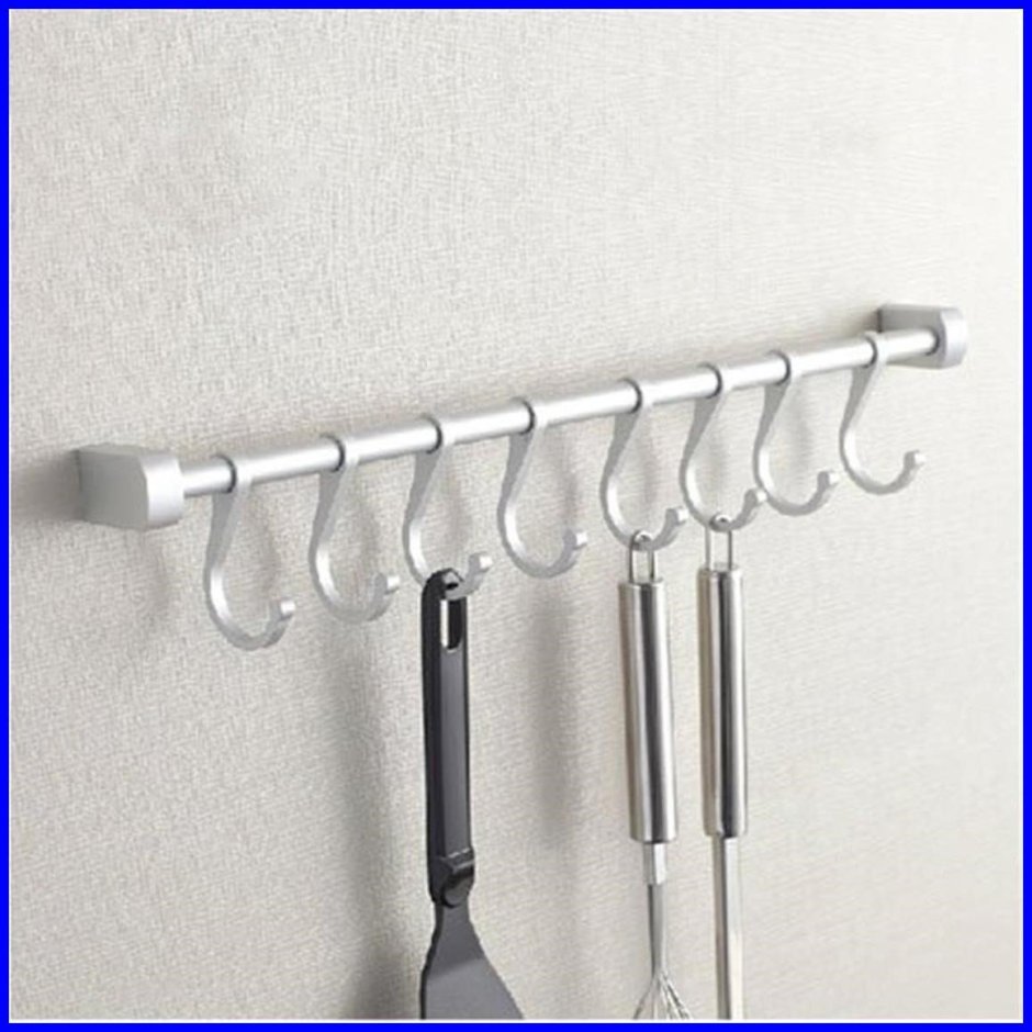 Пилообразные вешалки на картине