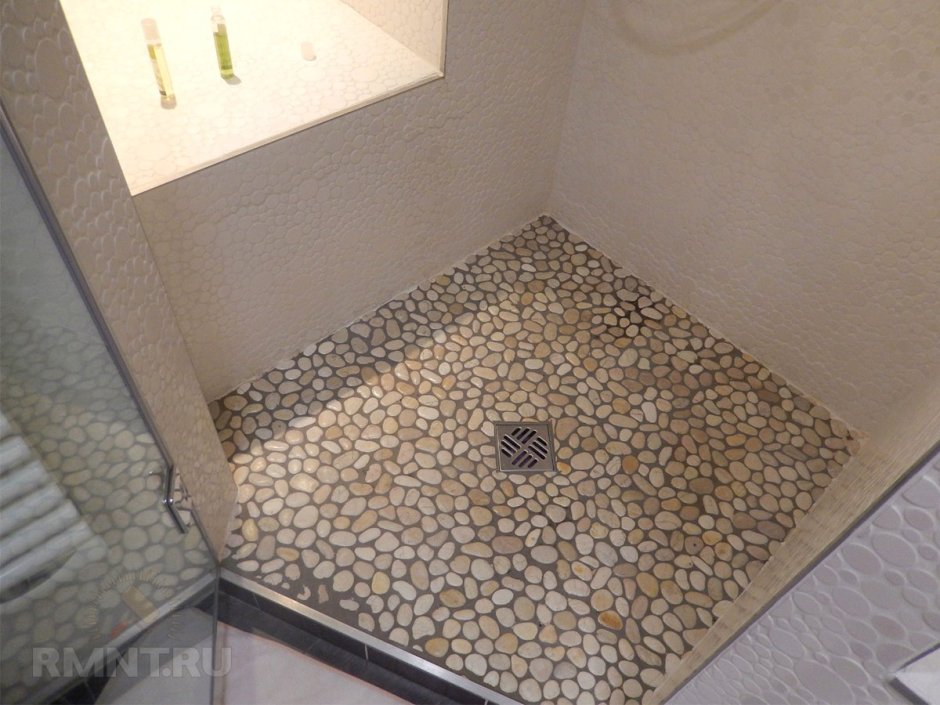 Мозаика на полу в ванной