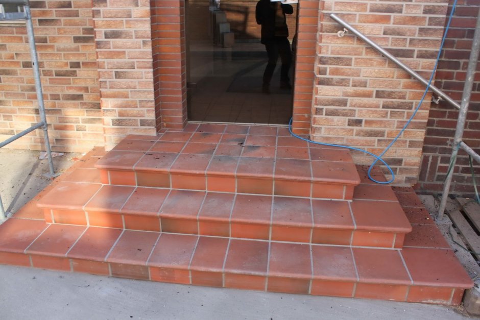 Отделка крыльца