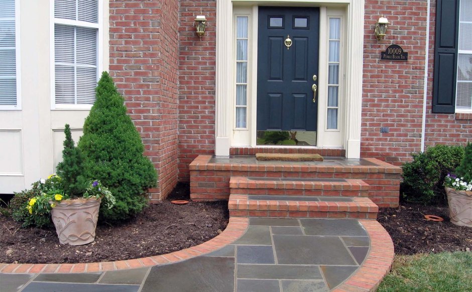 Красивое крыльцо из кирпича