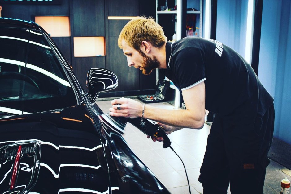 Освещение в детейлинг студии