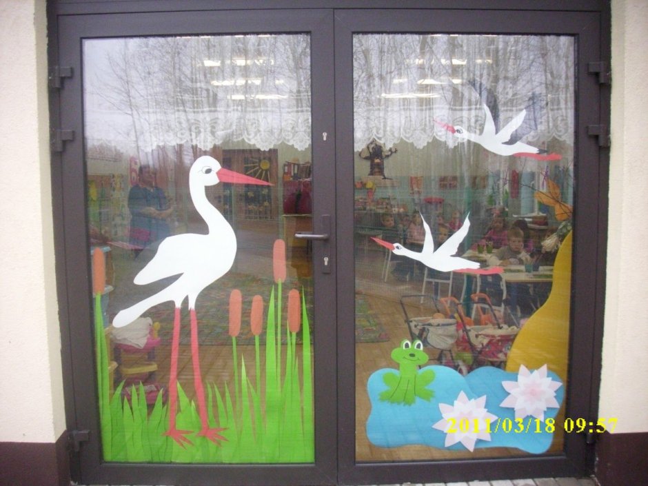 Оформление окон для детей Весна