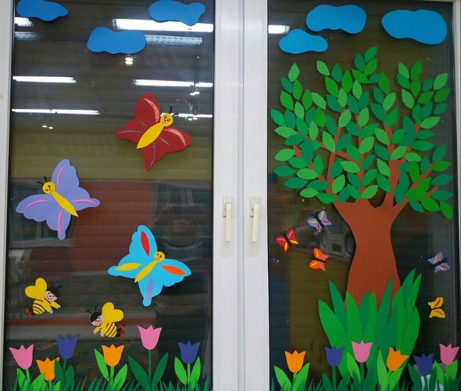 Весеннее украшение окон в детском саду