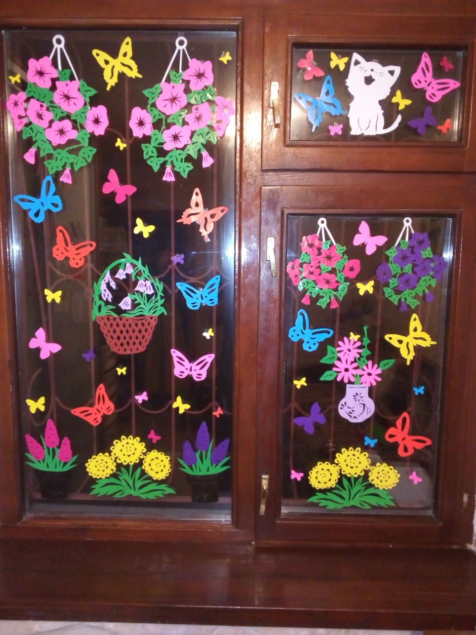 Летнее украшение окон в детском саду