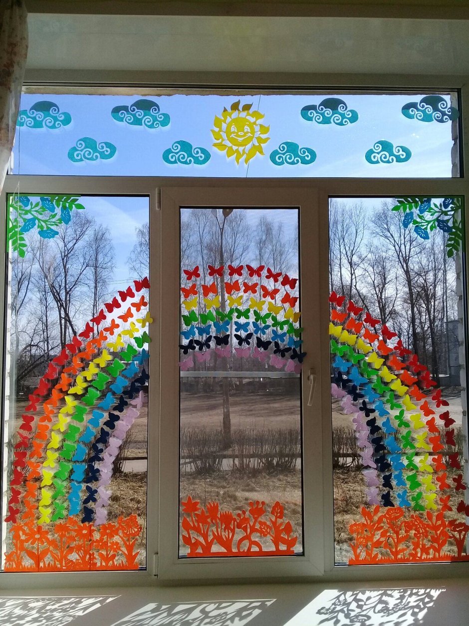 Летнее украшение окон в детском саду
