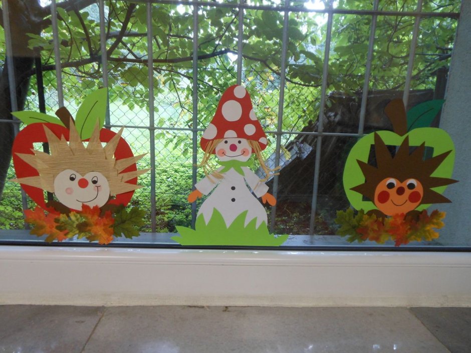 Украшение окон летом в детском саду